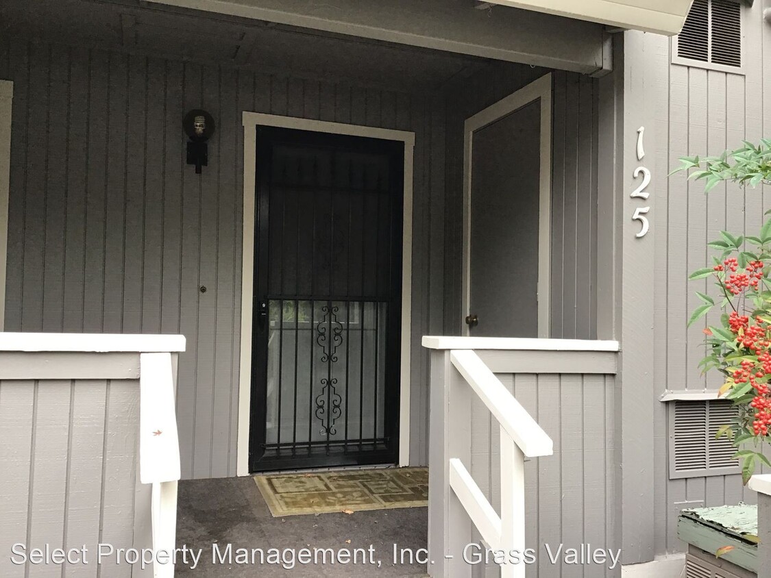 Primary Photo - 2 br, 1.5 bath House - 125 Comstock Ct