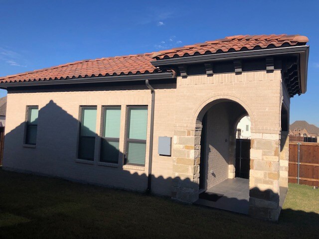 Building Photo - 1305 Black Walnut Ln