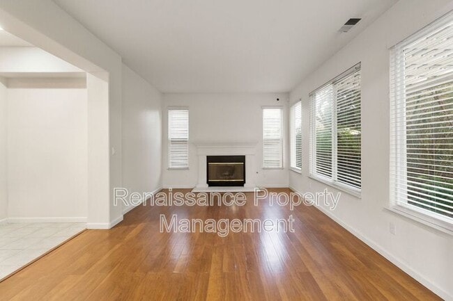 Building Photo - 492 Quail Run Cir