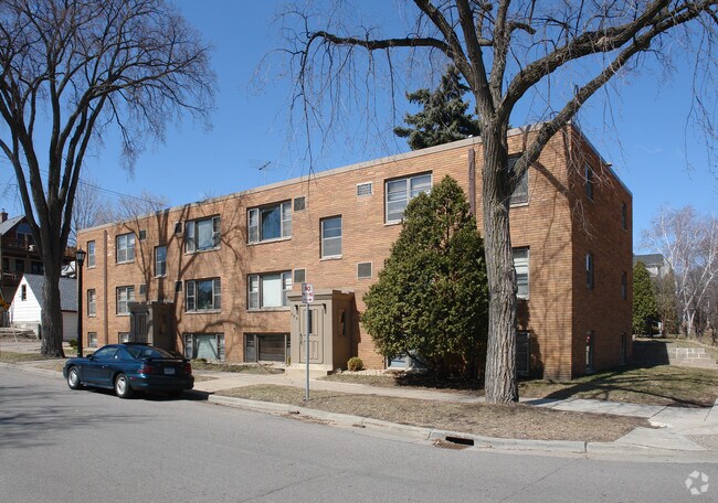 Building Photo - 900 W 25th St