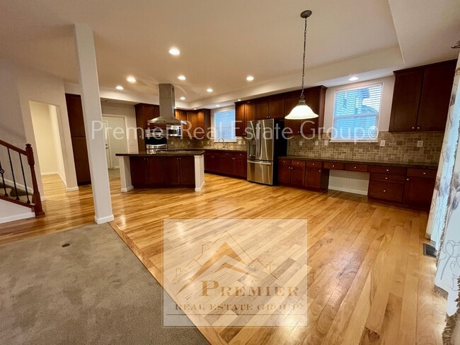 Building Photo - 5852 Revelstoke Dr