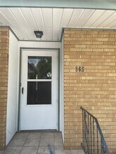 Building Photo - 565 S 19th Ave