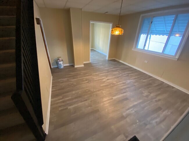 Building Photo - 305 N Everett Ave