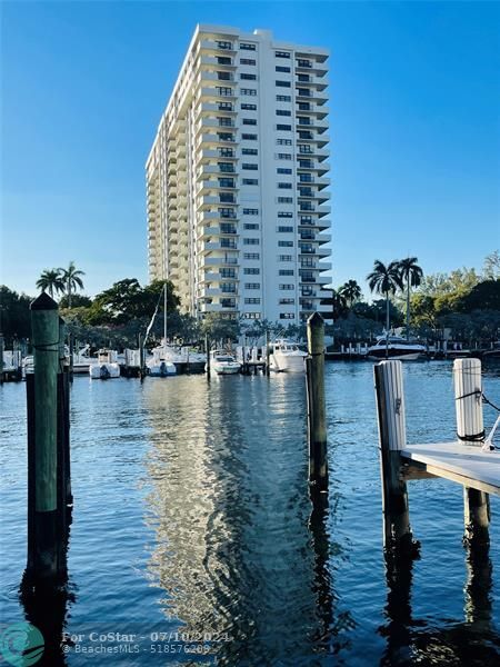 Building Photo - 3200 Port Royale Dr S