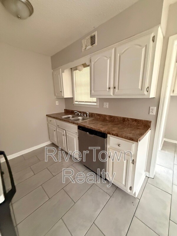 Foto del edificio - 2864 Whitney Ave