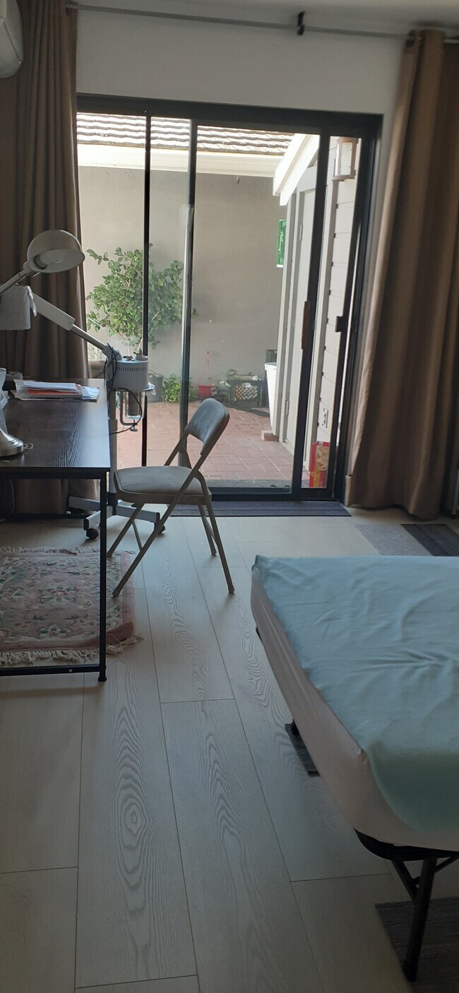 Foto del edificio - 6886 Chantel Ct
