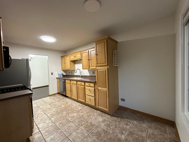 Building Photo - 216 Charleston Ct