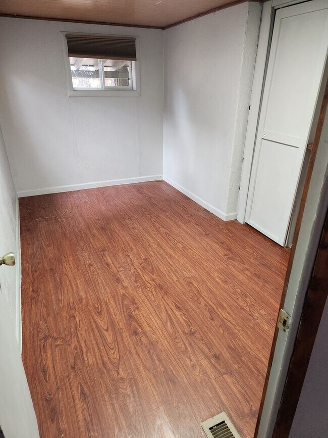 Building Photo - Quiet 2 bedroom Home near the base of Mt. ...