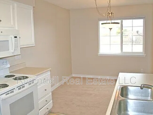 Foto del edificio - 765 Canyon Dr