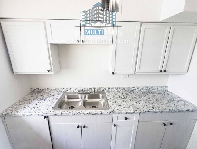 Foto del edificio - 7120 N 66th Dr