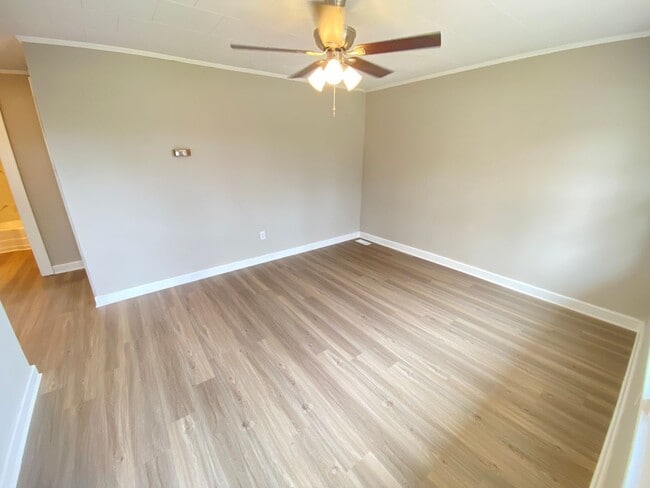 Foto del edificio - Fully Renovated 2nd/1ba Duplex off Rainbow...