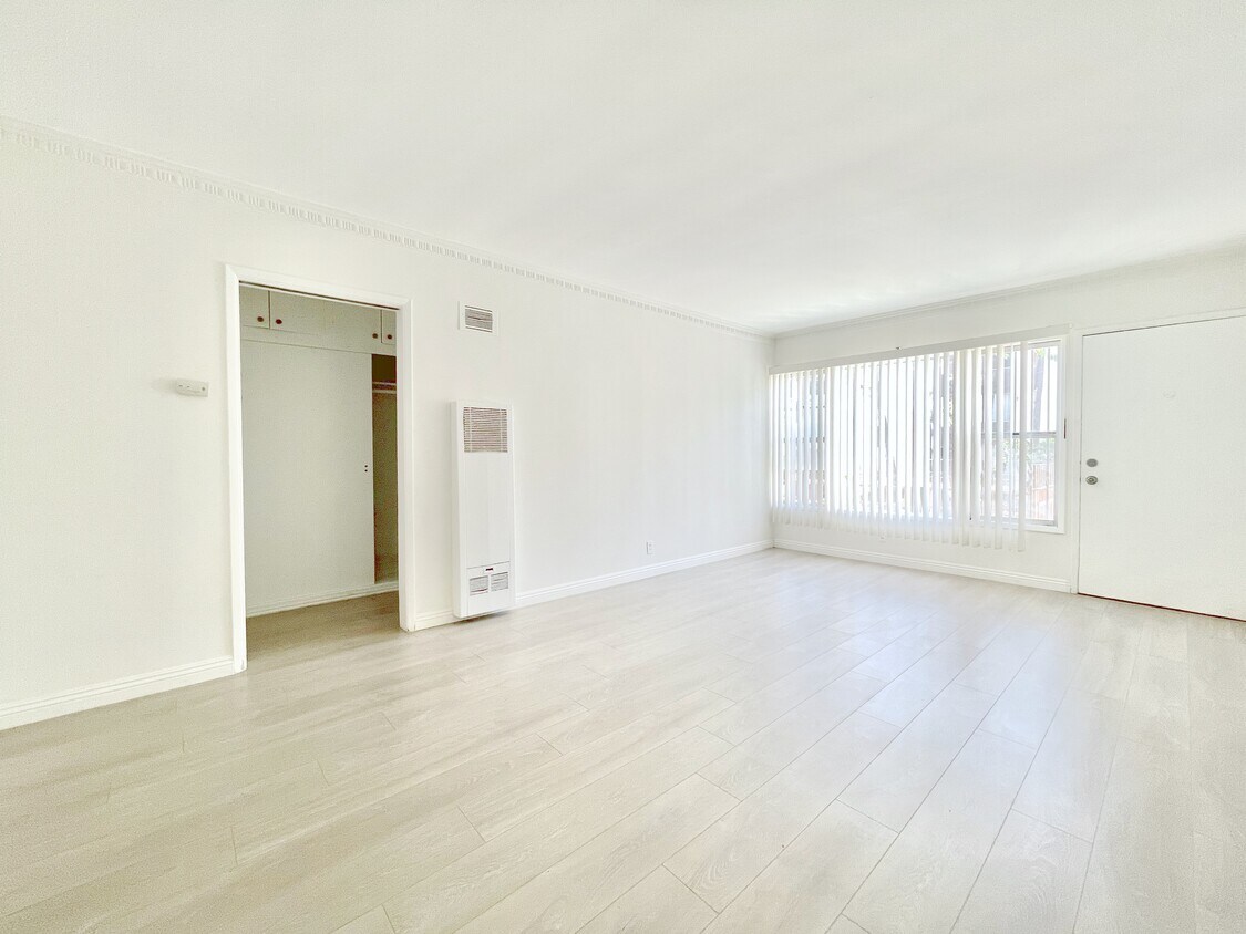 Primary Photo - 3950 W 5th St