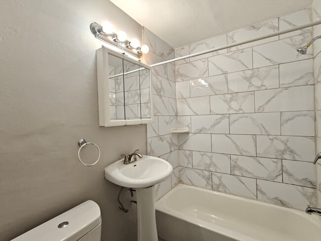 Foto del edificio - 7108 Oxford Ave