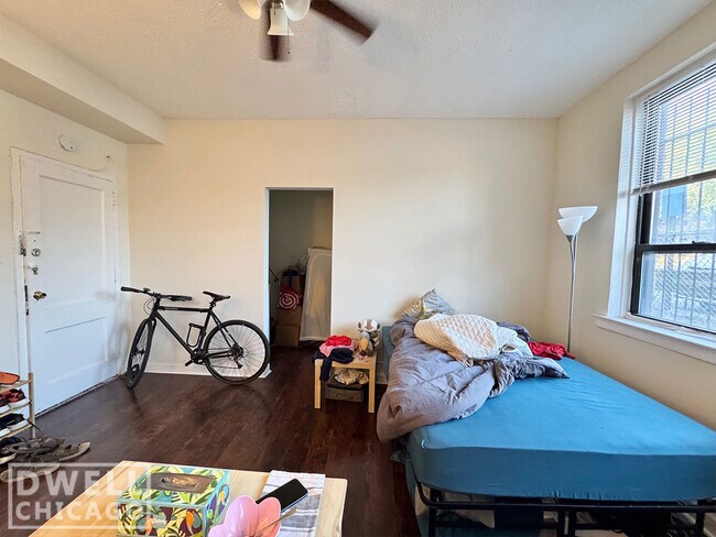 Foto del edificio - 3333 N Marshfield Ave