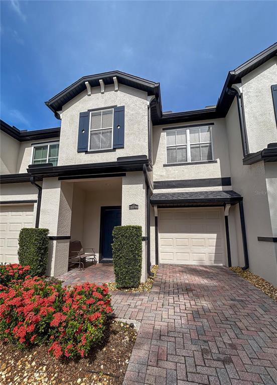 Foto principal - 10398 Park Commons Dr