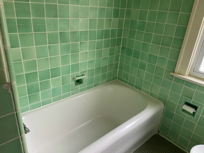 Building Photo - 1380 Somerset Ave