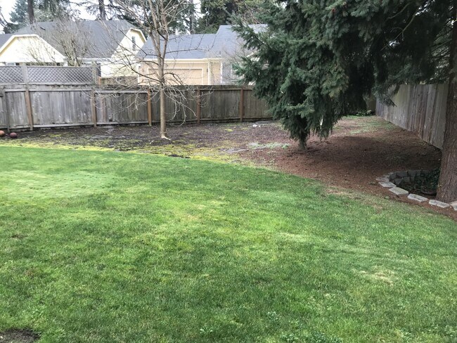 Building Photo - 3 bedroom 2 bath Cal Young Home