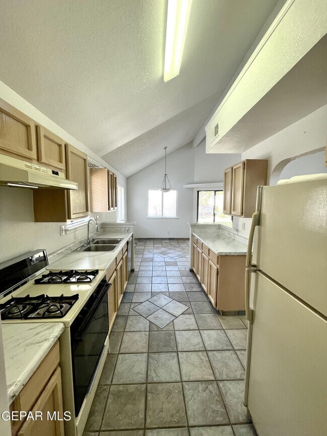 Building Photo - 1300 Desert Jewel Dr