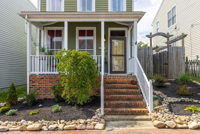 Building Photo - Beautiful 3 Bedroom Home in the Heart of C...