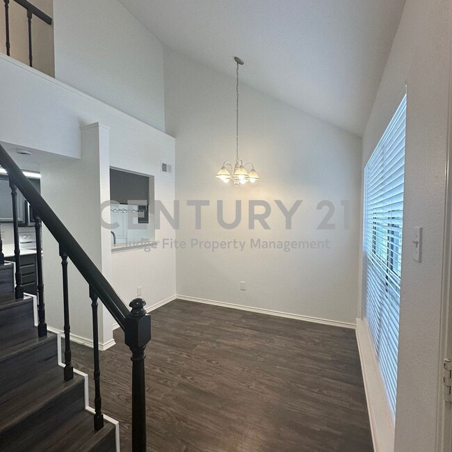 Building Photo - Beautiful 2-Story 2/2 Condo Located in Cop...