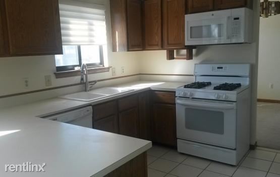 Building Photo - 2147 Hickory Leaf Ct N