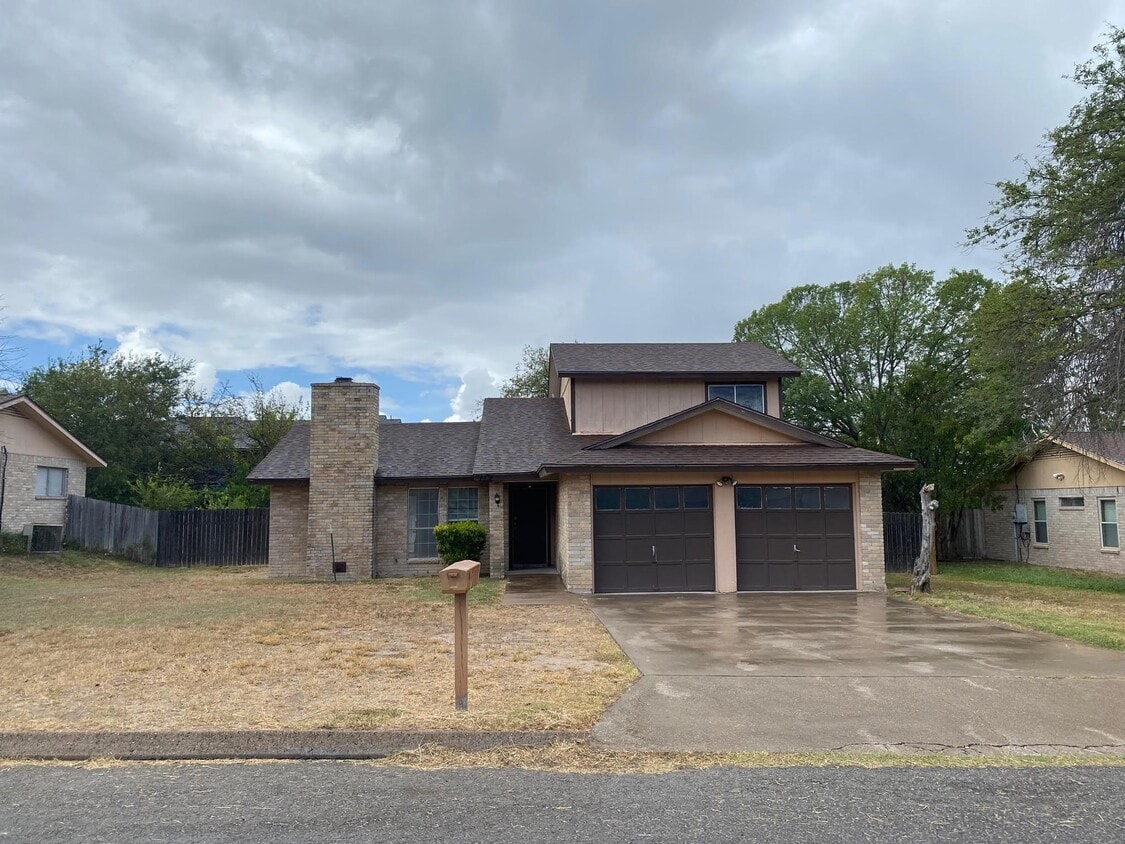 112 Kim Dr, Del Rio, TX 78840 House Rental in Del Rio, TX