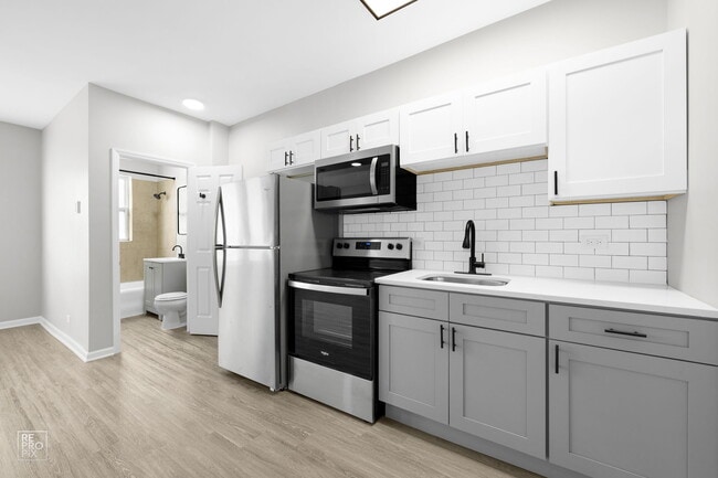 Building Photo - Hyde Park Apartments