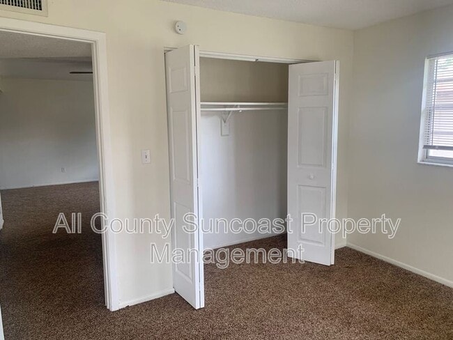 Building Photo - 471 76th Ave N