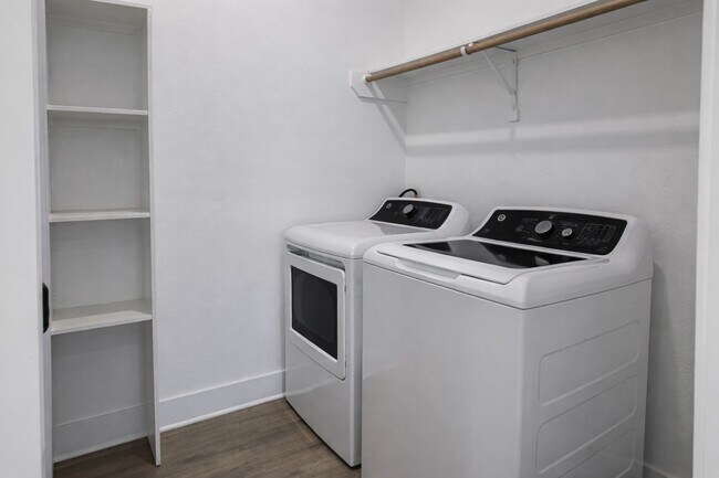 Foto del edificio - 8114 Double