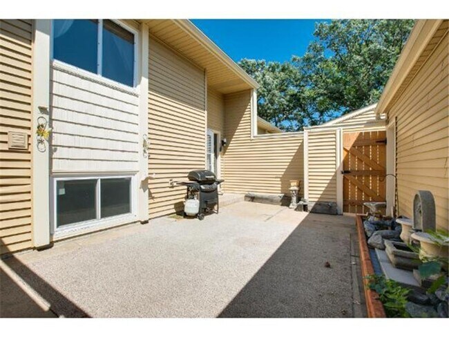 Foto del edificio - Updated Townhome in Coon Rapids!!  3bed/2bath