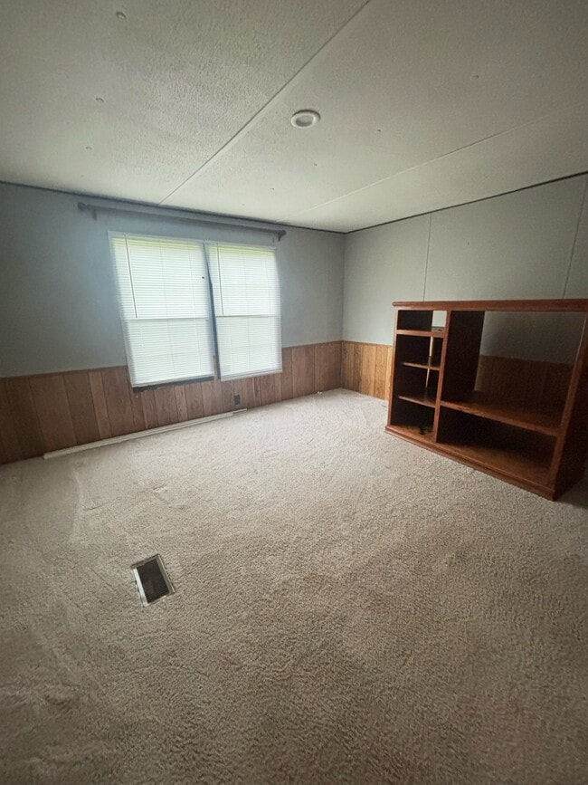 Building Photo - 108 Saxon Dr
