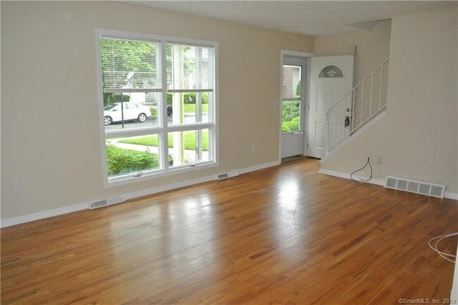 Building Photo - 30 Carriage Path N