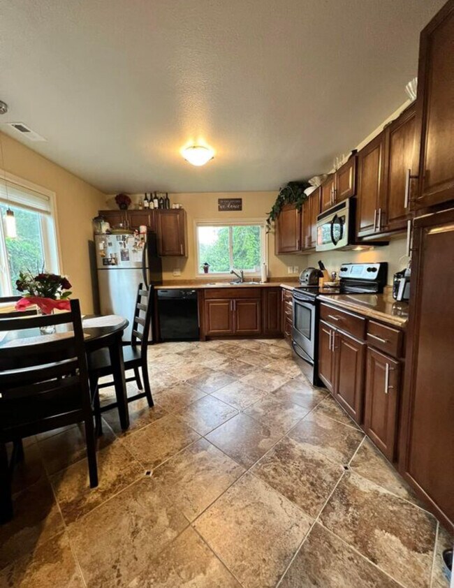 Foto del edificio - 239 S 126th St