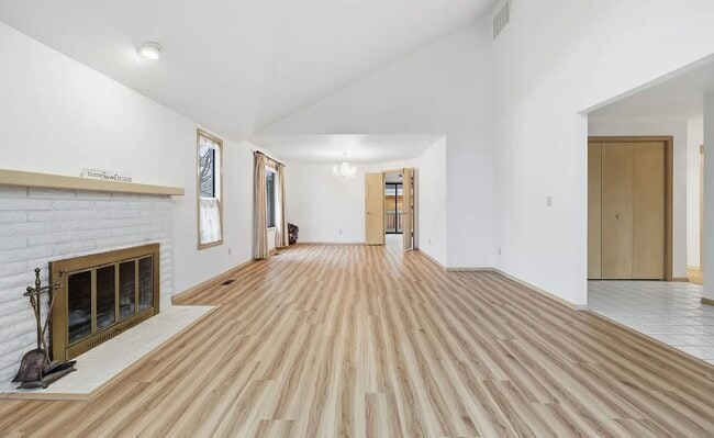 Building Photo - READY FOR MOVE IN NOW