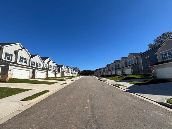 Foto del edificio - 244-B Alston Ridge Dr