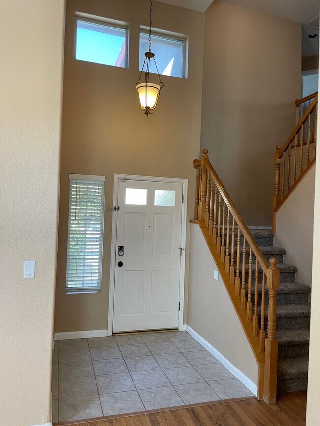 Foto del edificio - Beautiful Rocklin 4 Bedroom Home with 3 Ca...