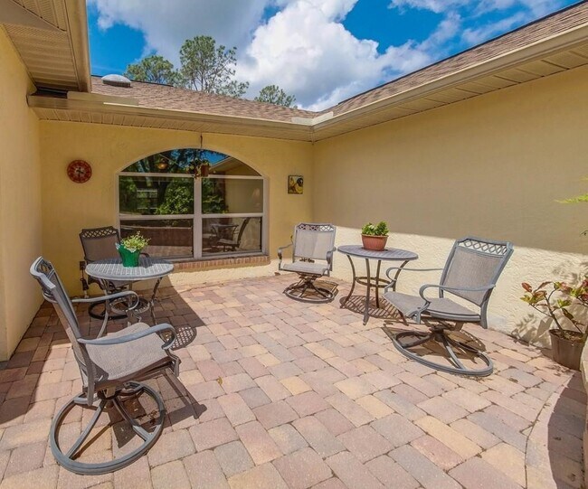 Building Photo - Gorgeous 3 Bed 2 Bath POOL HOME  in W Sect...