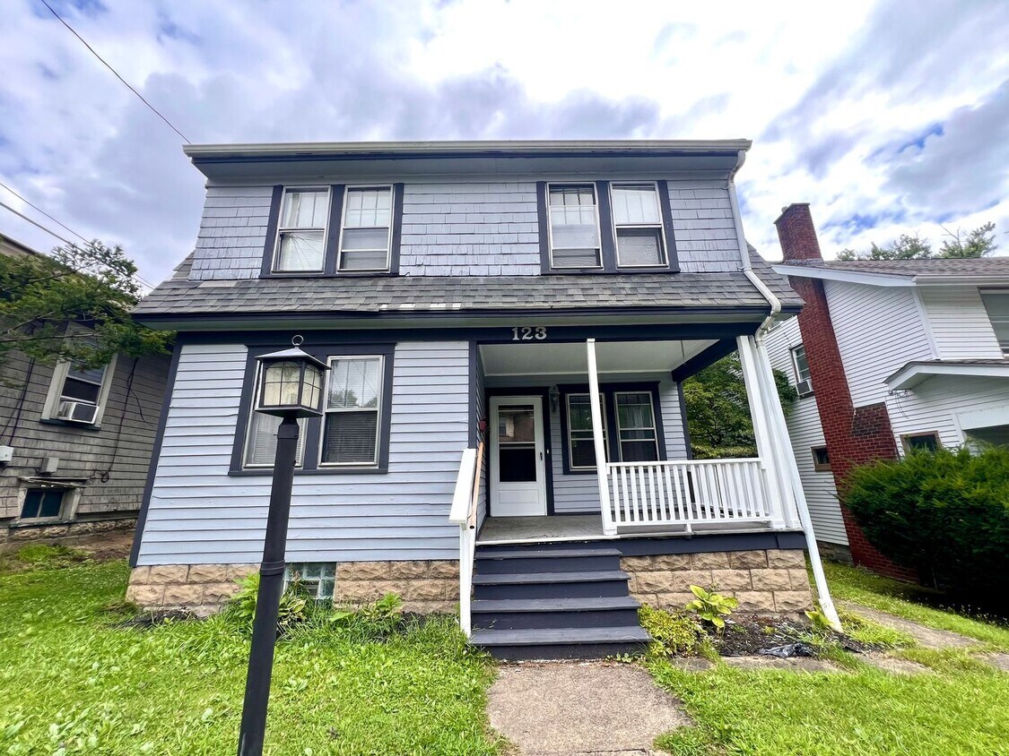 Primary Photo - Sharon - 3 Bedroom 1.5 Bathroom - Cozy House
