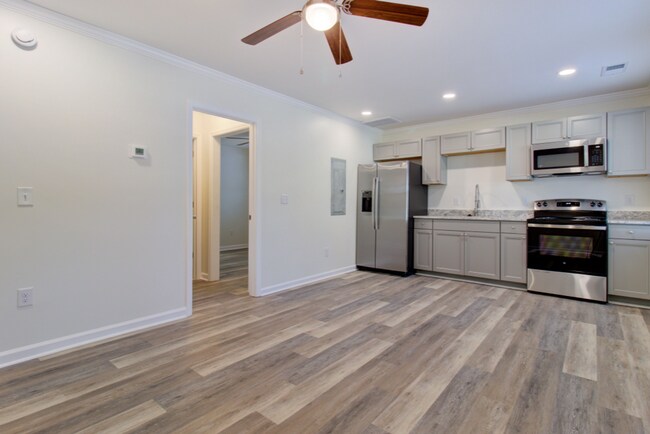 Building Photo - Renovated 3BR/2BA Home for Rent in North Charleston Granite Countertops Stainless Steel Appliances