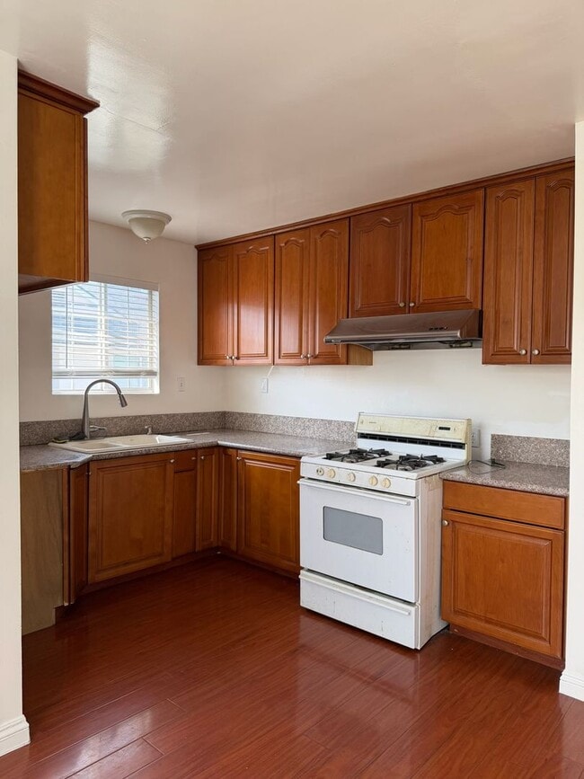 Building Photo - Jaguar Chan - R729-1617