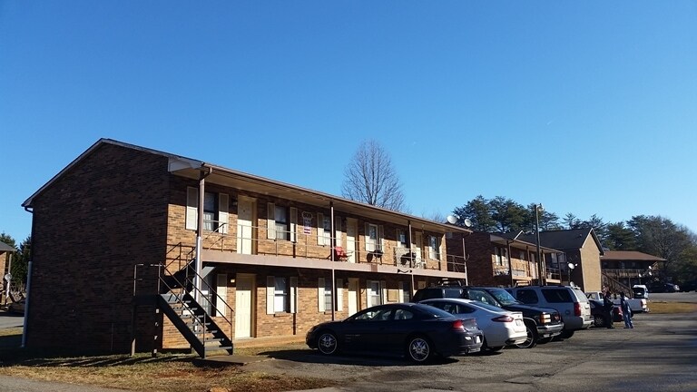 Primary Photo - 809 Meadow Ridge Ct