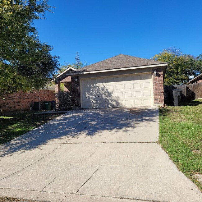 Building Photo - Clean North East Home - O'Conner & IH35