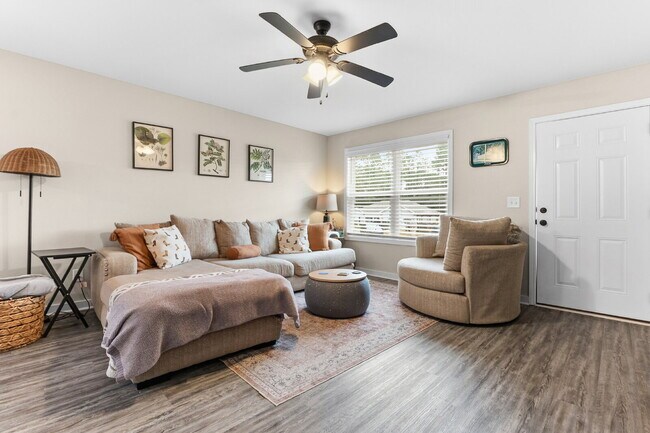 Foto del edificio - 105 Tahoma Dr