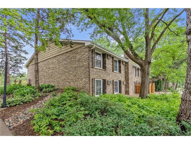 Building Photo - 4424 Cedar Lk Rd S
