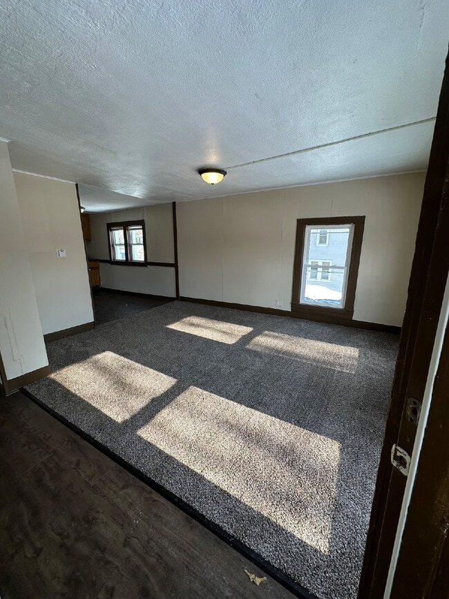 Building Photo - 171 Linn St