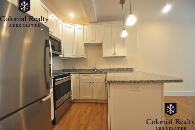 Building Photo - 878 Beacon St