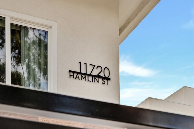 Foto del edificio - 11720 Hamlin St
