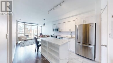 Building Photo - 126-2126 Simcoe St