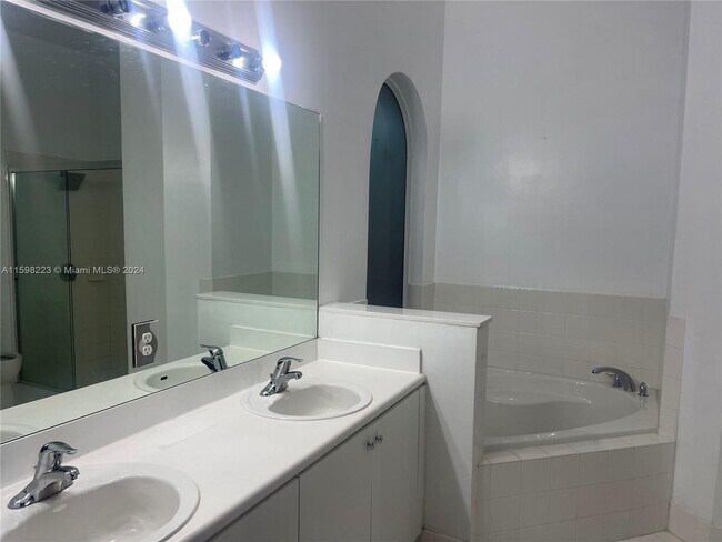 Building Photo - 22521 Southwest 93rd Passage Apt #22521, C...