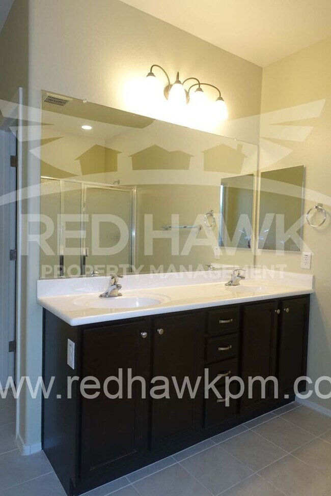 Building Photo - Gorgeous Four Bedroom, Two Bathroom South ...